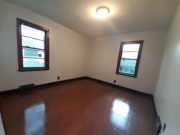 3rd image of 1558 Ashland Ave