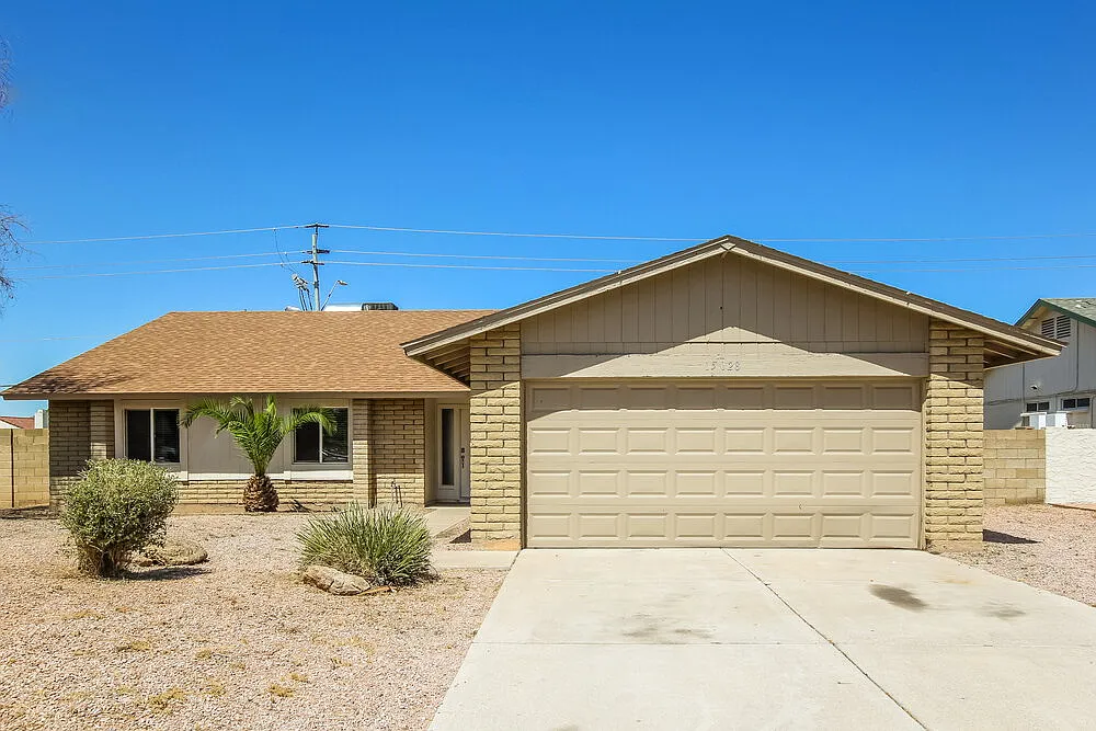 3 bed, 2.0 bath, 1674 sqft, $2,515 — Photo 1