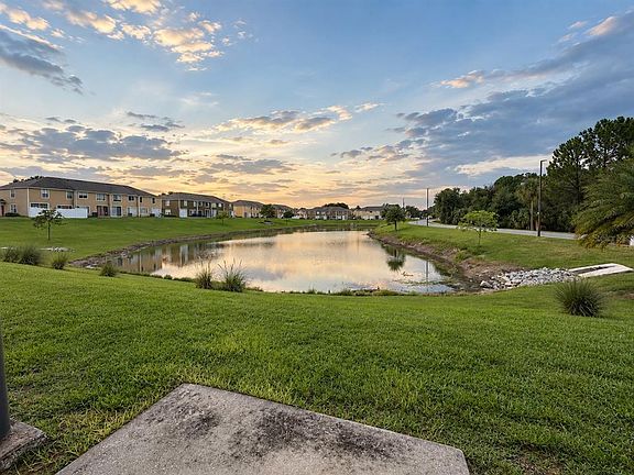 3rd image of 121 WASHINGTON PALM LOOP