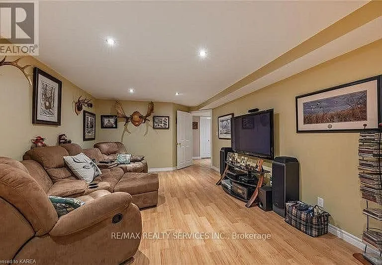 172 Macdougall Dr — Photo 27