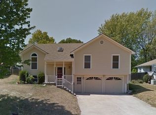 108 SE Bristol Dr, Lees Summit, MO 64063