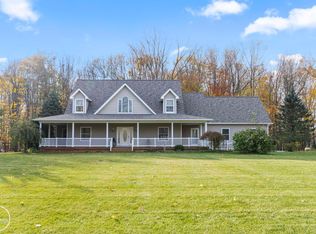 9225 Haley Ln, Avoca, MI 48006