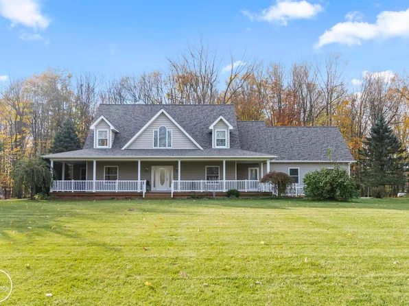9225 Haley Ln, Avoca, MI 48006