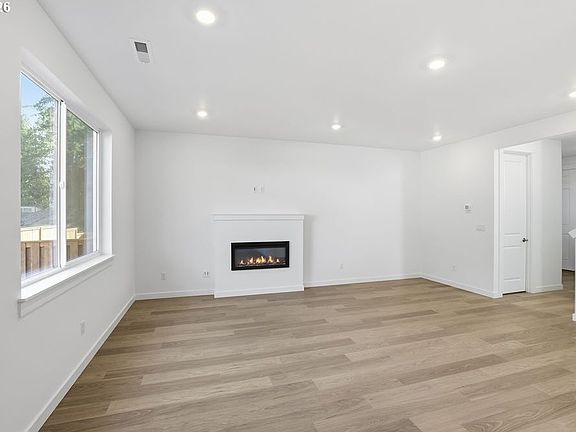 4th image of 3309 SE 12th Ave