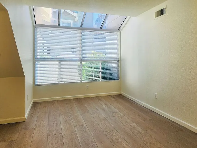 2275 Hawthorne Pl — Photo 15