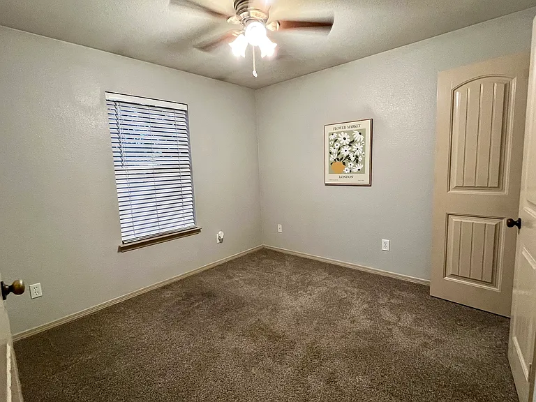 1204 Mulkey Ln — Photo 9