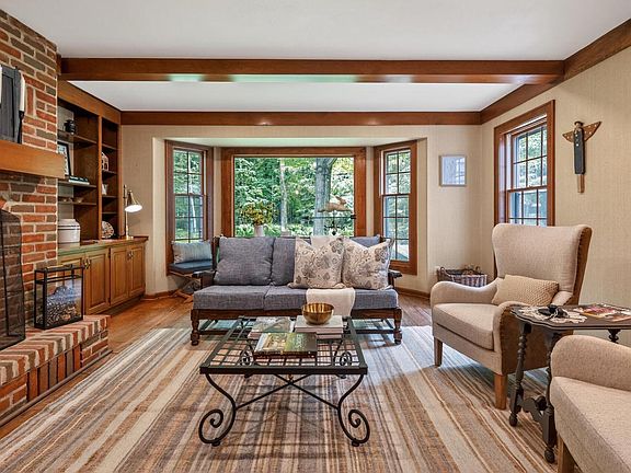 5th image of 304 Fieldstone ROAD