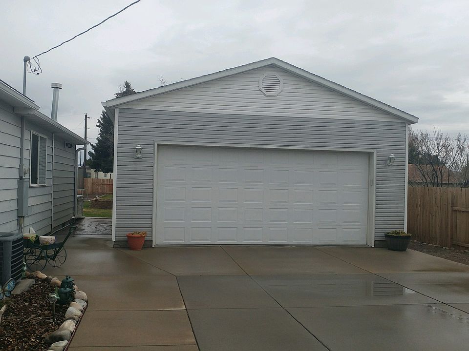 2nd image of 217 Taylor St E