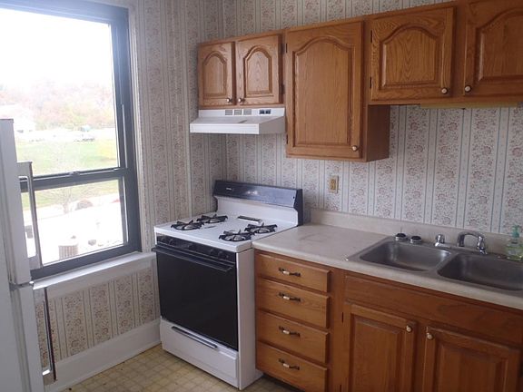 3rd image of 3654 Middleton Ave