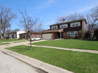 1429 S Birch Dr, Mount Prospect, IL