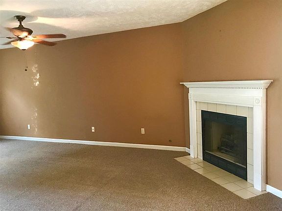 4th image of 34 Anglewood Dr