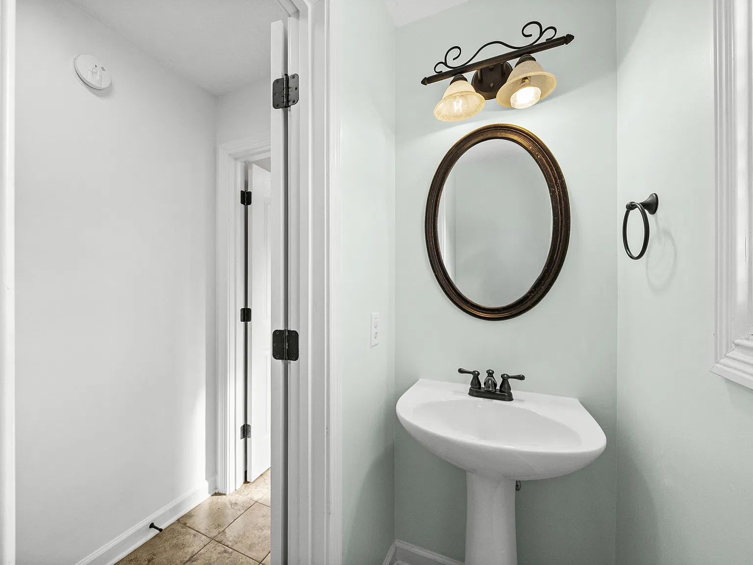 3 bed, 2.5 bath, 2020 sqft, $2,250 — Photo 4