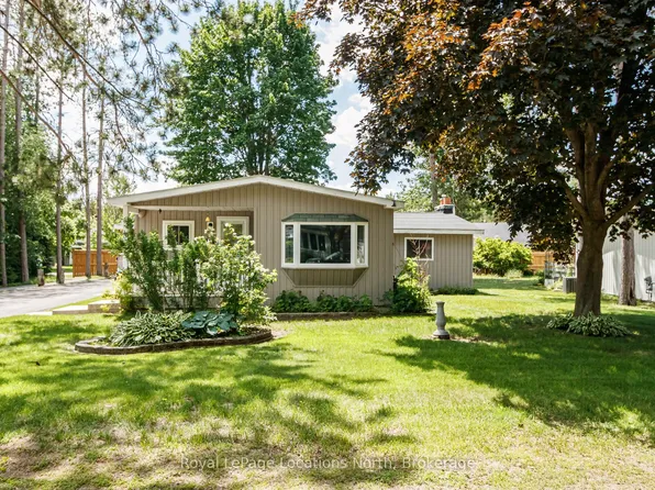 5 SW Golf Ave, Wasaga Beach, ON L9Z 1K2