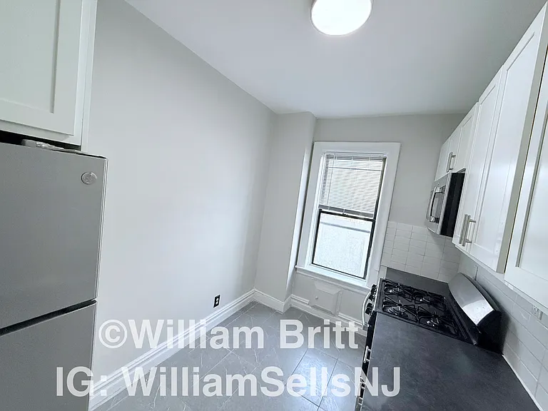 18-20 Kensington Ave #1B — Photo 10