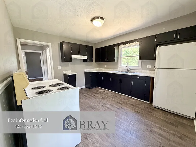 2412 Stewart St — Photo 5
