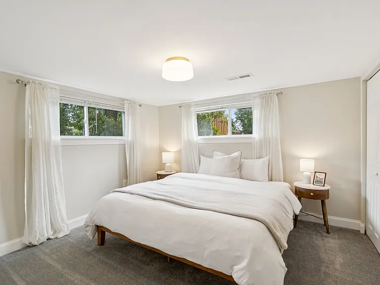 7412 Farnum St — Photo 14