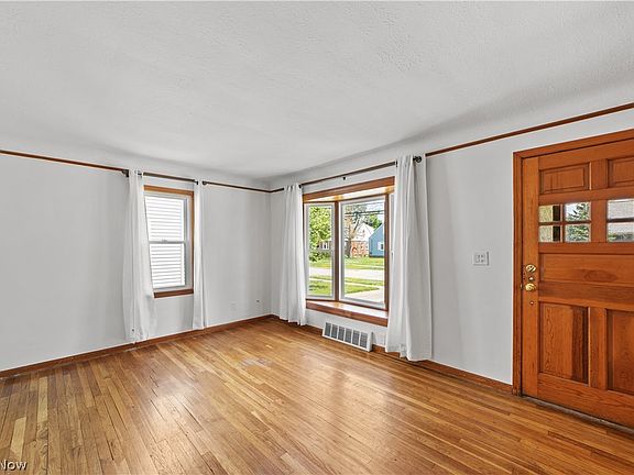 4th image of 544 Fairway Blvd