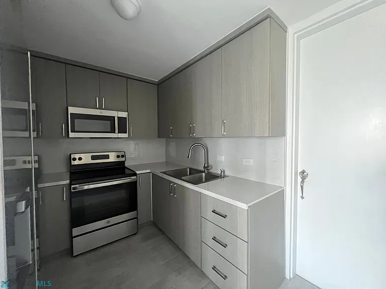 1026 Avenue Luis Vigoreaux #4C — Photo 8