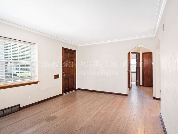 4th image of 5442 Bancroft Ave