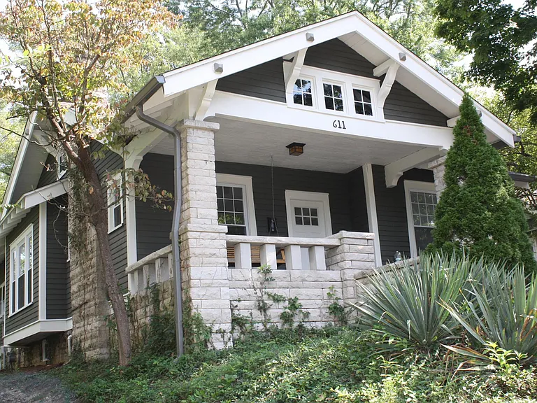 611 S Park Ave — Photo 2