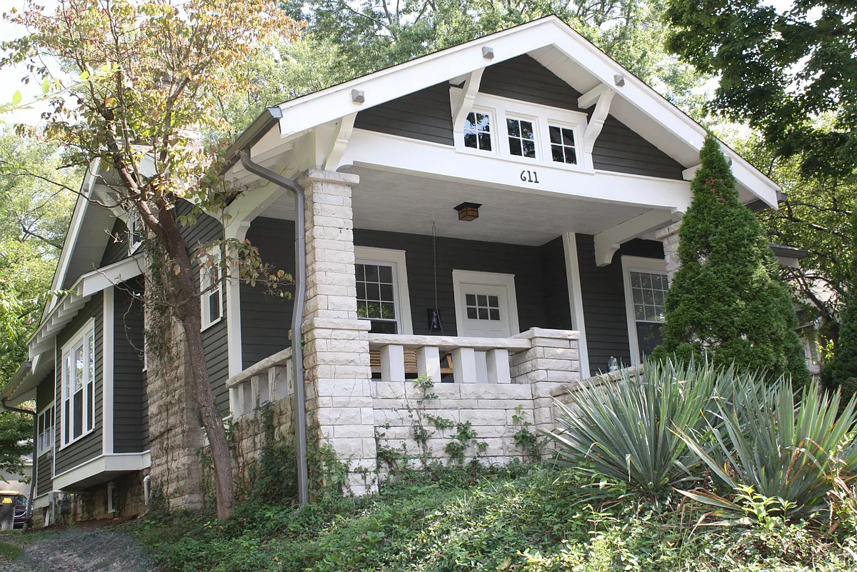 Building Photo - 611 S Park Ave