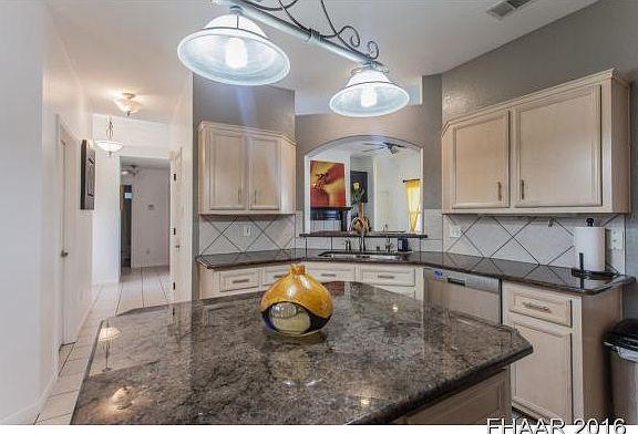 4th image of 129 Jesse James Dr