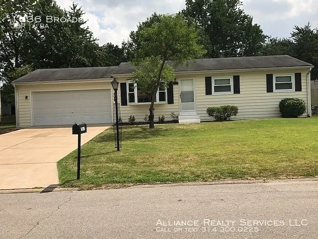 1436 Broadlawns Ln photo 1