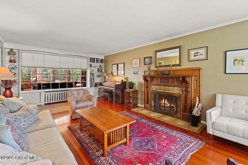 2nd image of 28 Saratoga Drive