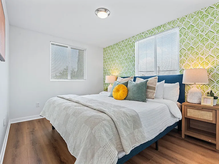 122 N Rowan Ave — Photo 3