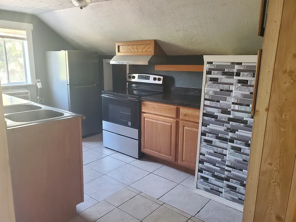 610 Rainier Ave E #6