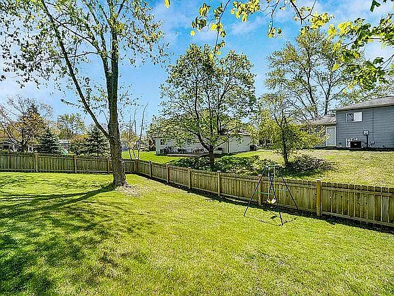 1919 Barnard Dr — Photo 10