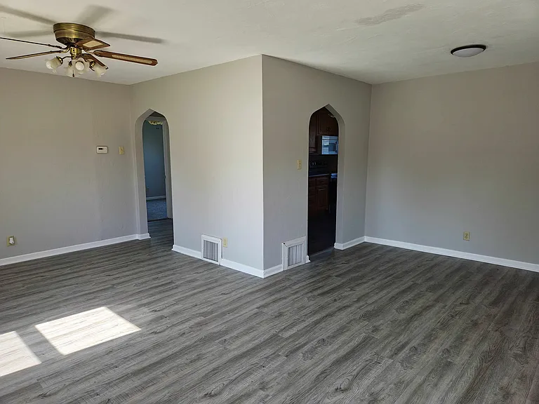 5730 Flint St — Photo 4