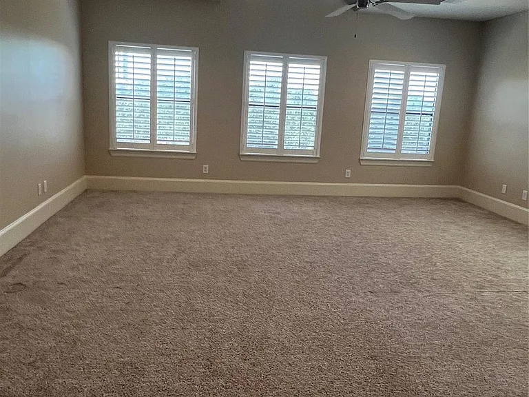 2330 Camden Dr — Photo 20