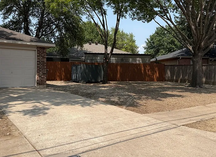 3 bed, 2.0 bath, 1094 sqft, $1,895 — Photo 2