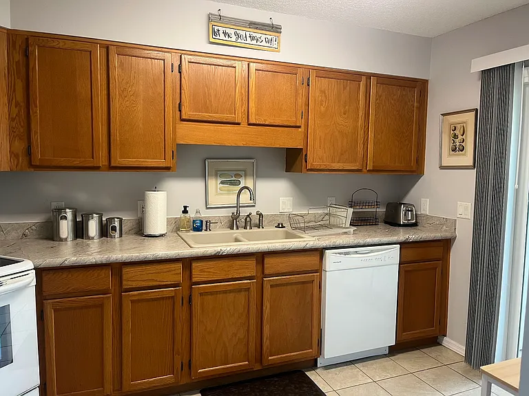 1924 Westminster Cir #6 — Photo 9