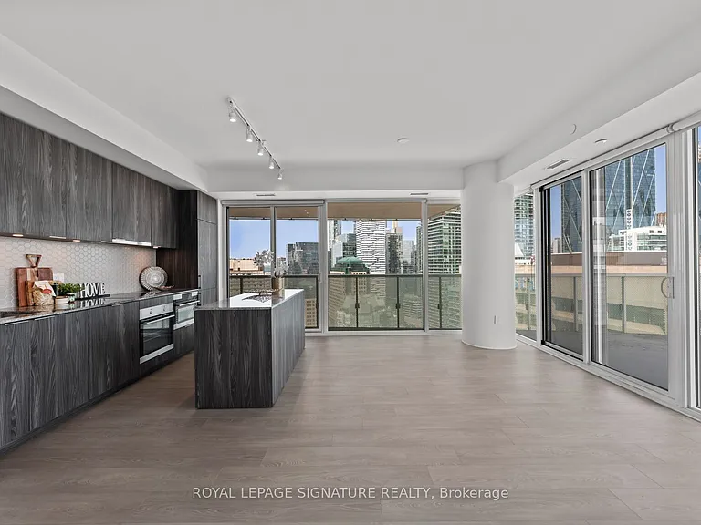 15 Queens Quay E #3305 — Photo 32