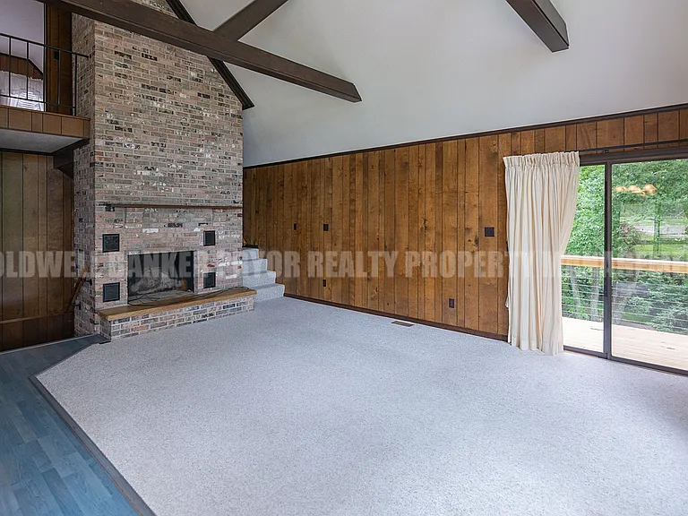 165 Lakeshore Ct — Photo 13
