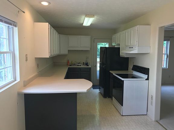 3rd image of 60 Justin Ln