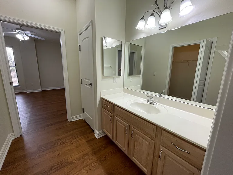 1801 Forest Hills Blvd #110 — Photo 16