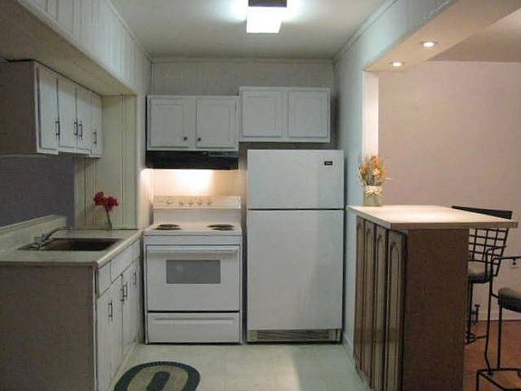 3rd image of 411 New Castle St