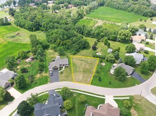1297 Key West Dr, Machesney Park, IL 61103