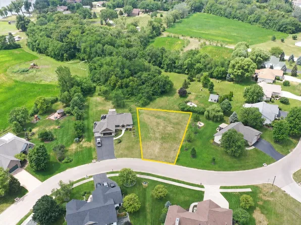 1297 Key West Dr, Machesney Park, IL 61103