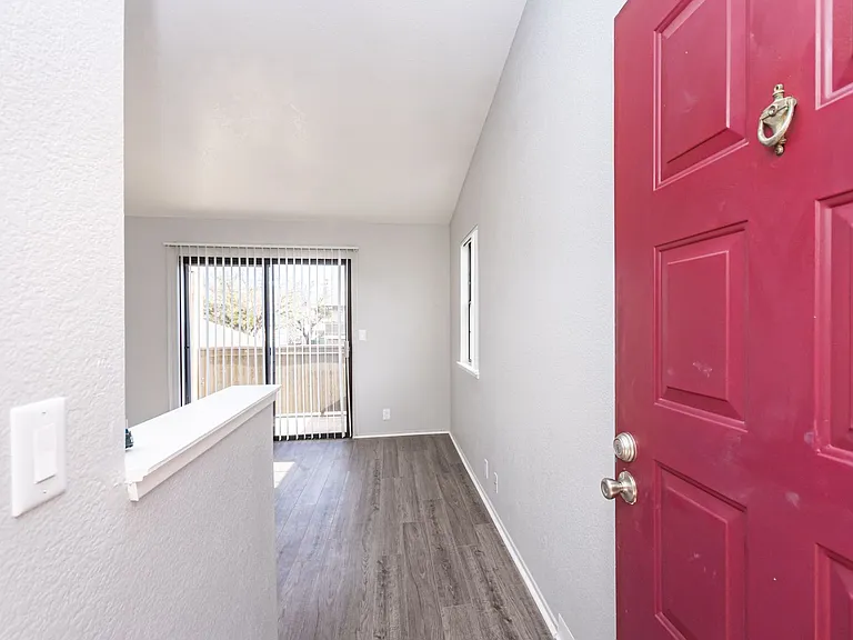 River Oaks Apartments — Photo 25