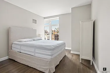 Rented by R New York