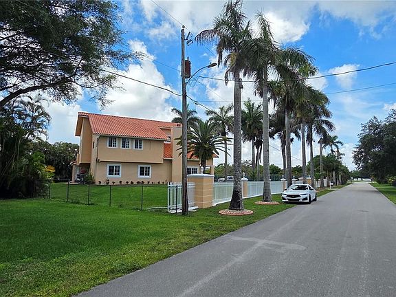 4th image of 11650 NW 17th Ct