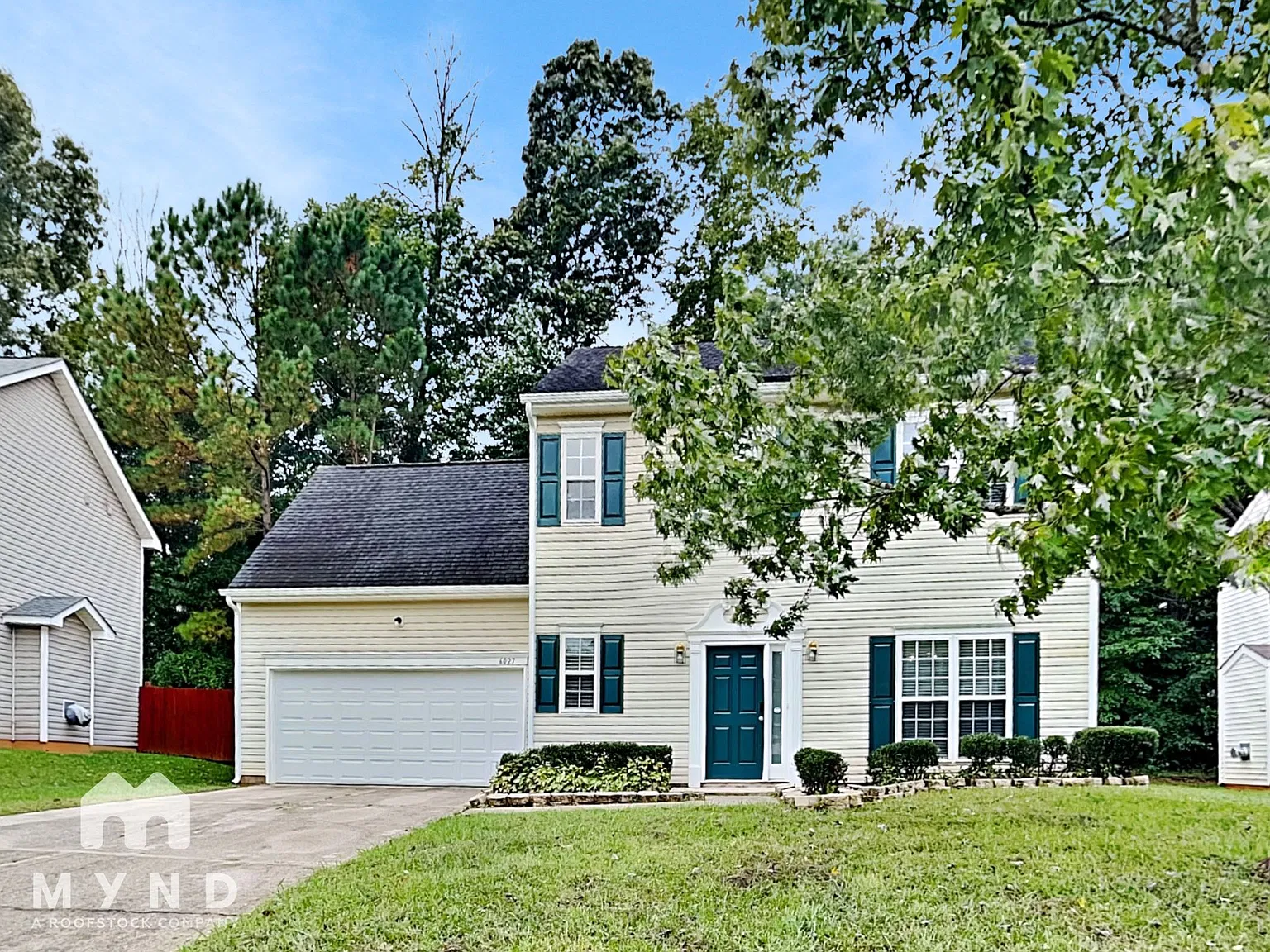 3 bed, 2.5 bath, 1832 sqft, $1,915 — Photo 1