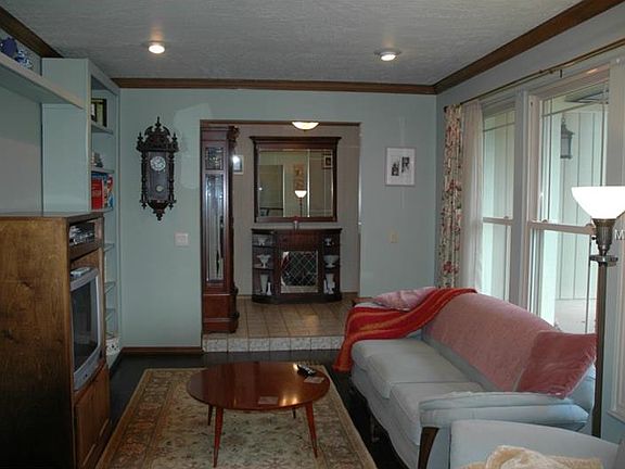 5th image of 113 Coble Ct