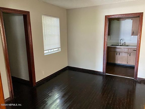 5th image of 1163 W 20th St