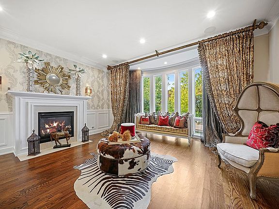 4th image of 3011 N Oakley Ave