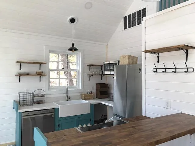 788 Lakeshore Dr — Photo 4